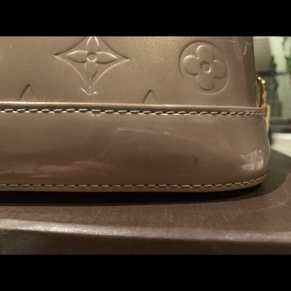 Louis Vuitton handbag. - Picture 5 of 8